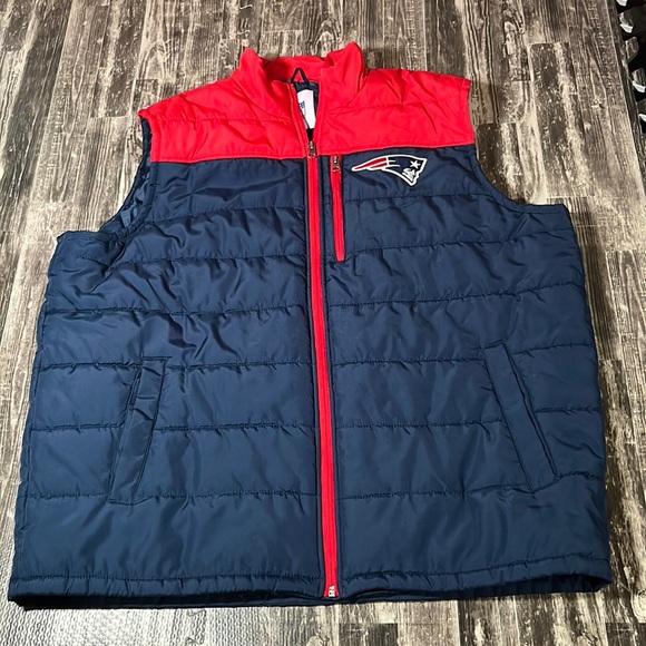 NFL Patriots Puffer Vest - Picture 1 of 6
